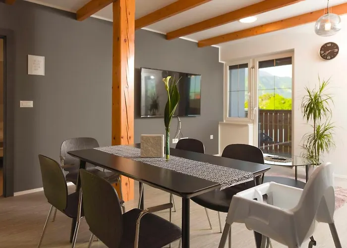 Apartmaji Nija דירה *