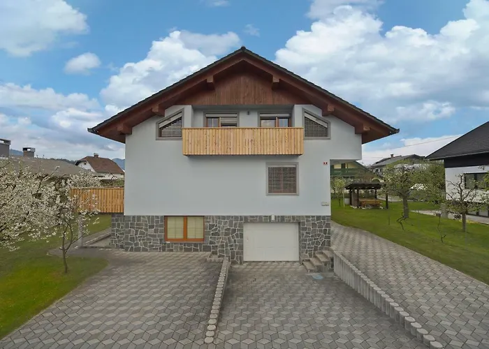 Apartmaji Nija דירה