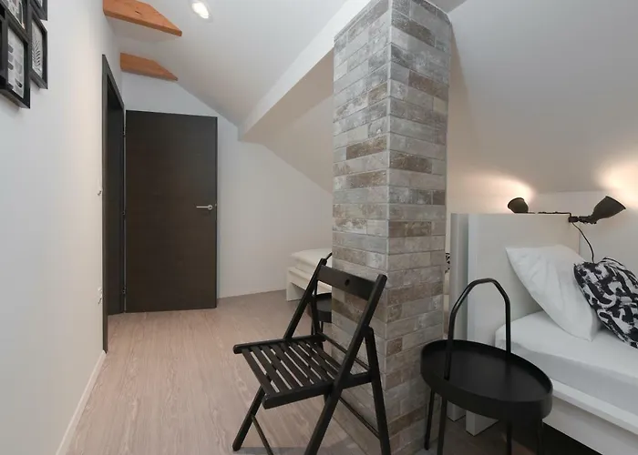 Apartmaji Nija דירה *