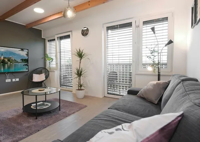 Apartmaji Nija דירה בלד