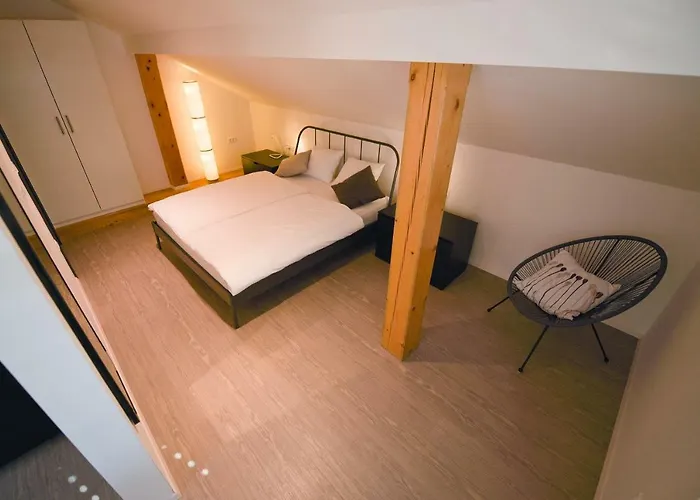 Apartmaji Nija דירה *